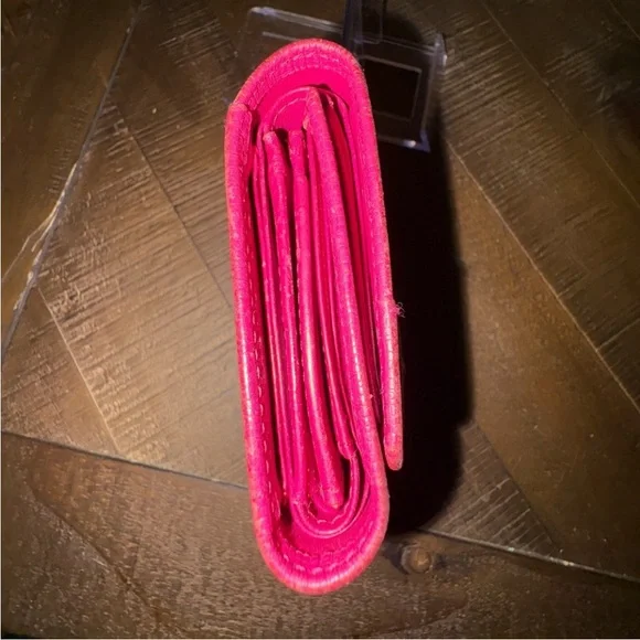 SOLD UNLISTED IN SHOW.   MCM Fuchsia Leather Wallet with Gold Accents - Picture 5 of 12